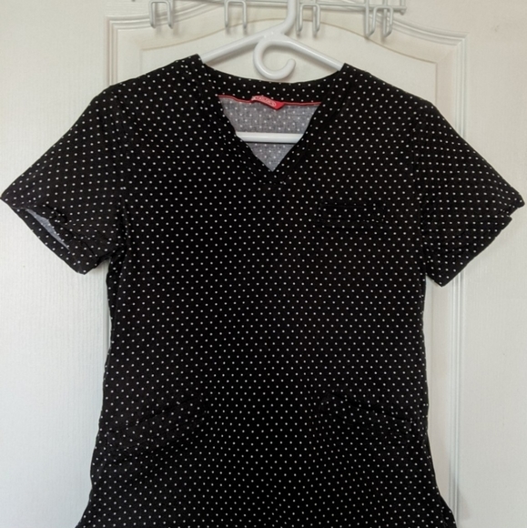 3/$30 Black and White Dot Scrub Top - Picture 5 of 5